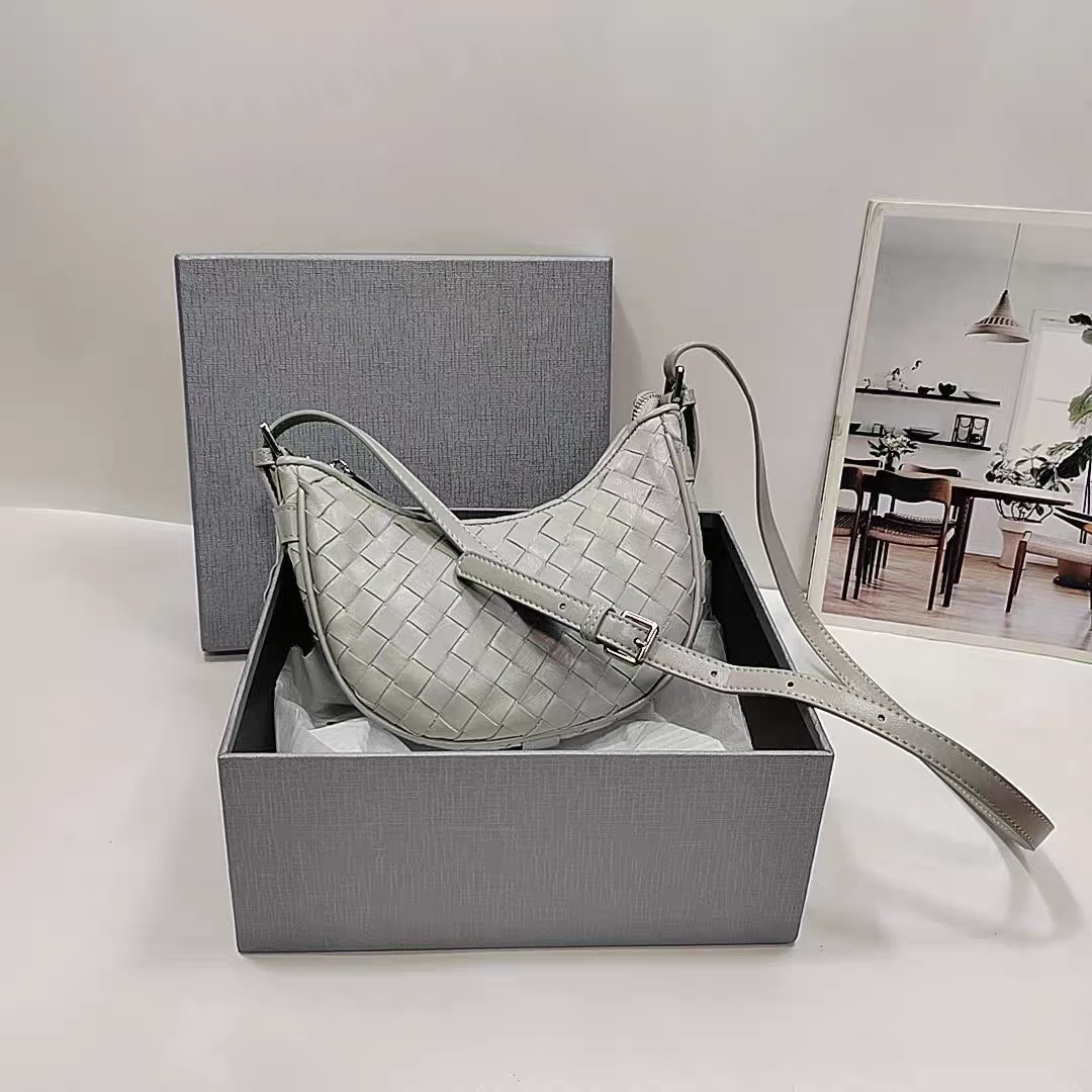 单根轻奢包通用斜跨包拉链女士休闲经典休闲包（756-788）