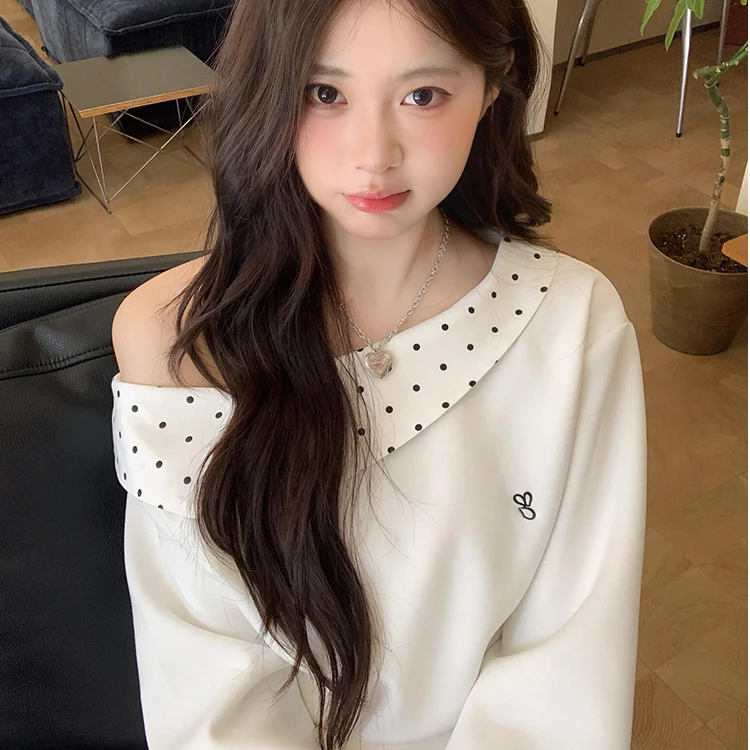韩系气质斜肩波点长袖卫衣女秋季拼接高级感小众修身显瘦套头上衣