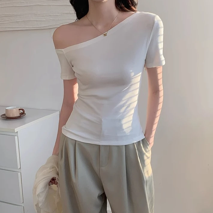 白色斜肩短袖t恤女夏季 2026新款露肩性感辣妹绝美别致设计感上衣