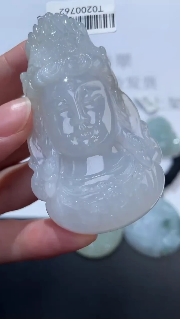 未镶嵌挂件翡翠374409    多人