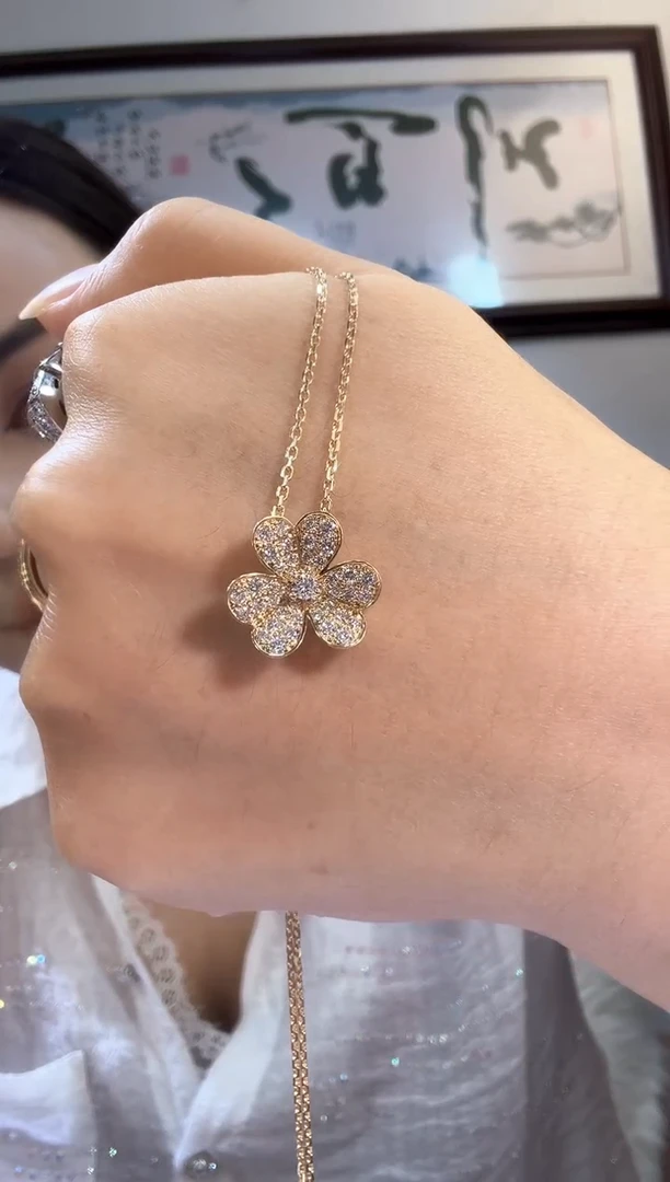 18K金镶嵌实验室培育钻石项链