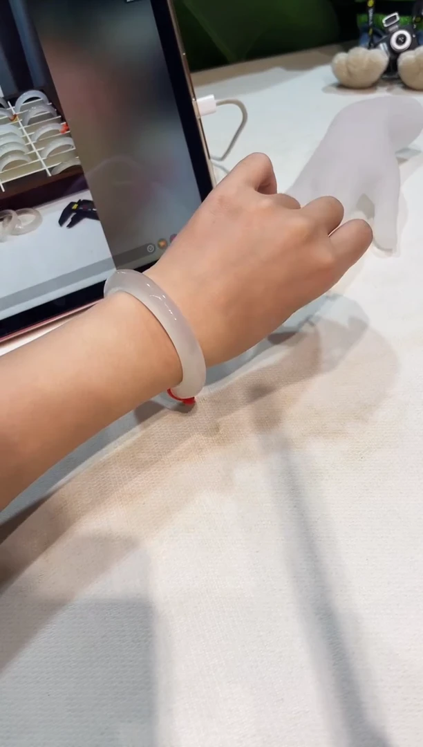 玛瑙/玉髓手镯未镶嵌51.3鉴赏期48小时