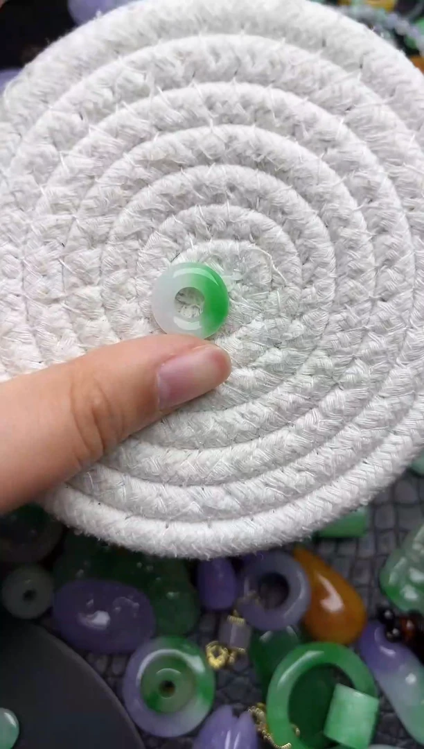 颈饰未镶嵌翡翠缅甸翡翠吊坠
