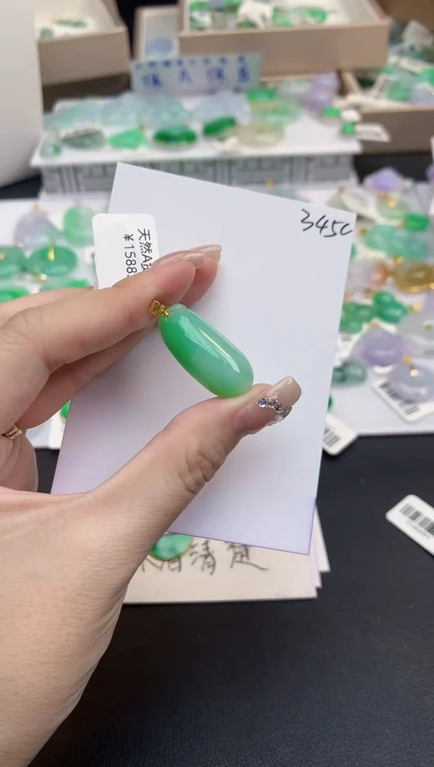 颈饰18K金镶嵌翡翠11111111