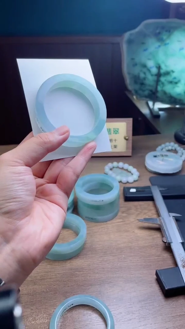 未镶嵌手镯定制翡翠?***V定制