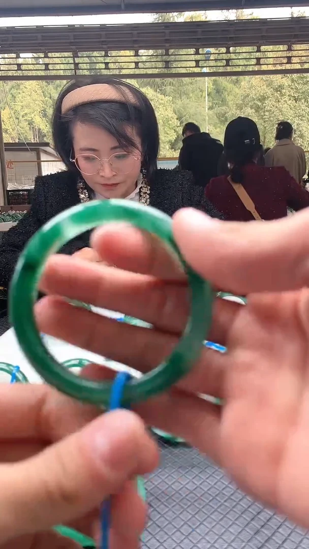 【闪购商品】石英质玉手镯未镶嵌冰飘花手镯