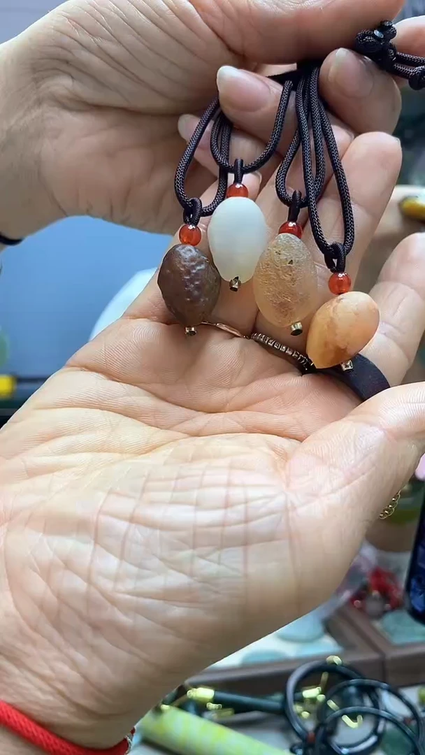 【闪购商品】南红玛瑙吊坠未镶嵌多样性发货其中之一