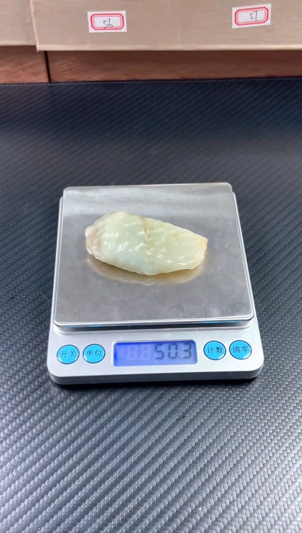 未镶嵌和田玉珠宝奇石且末微色差  新疆戈壁料