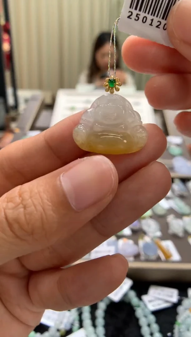 翡翠18K金镶嵌颈饰佛公