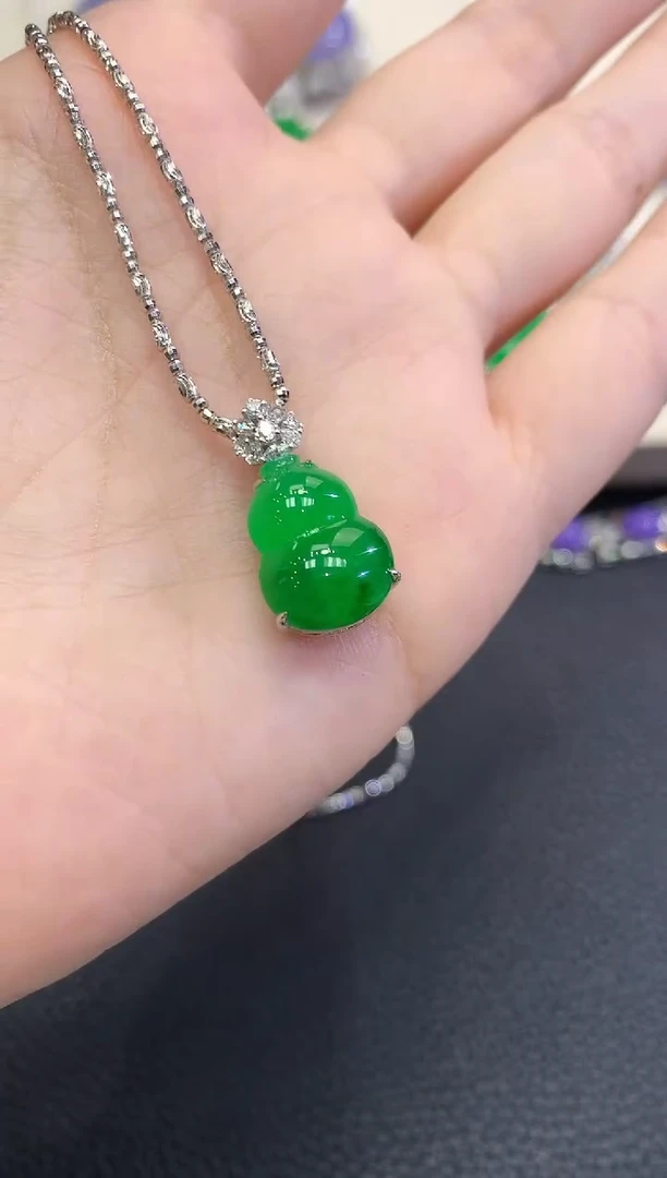 翡翠18K金镶嵌吊坠(不含链)春日珠宝 D63