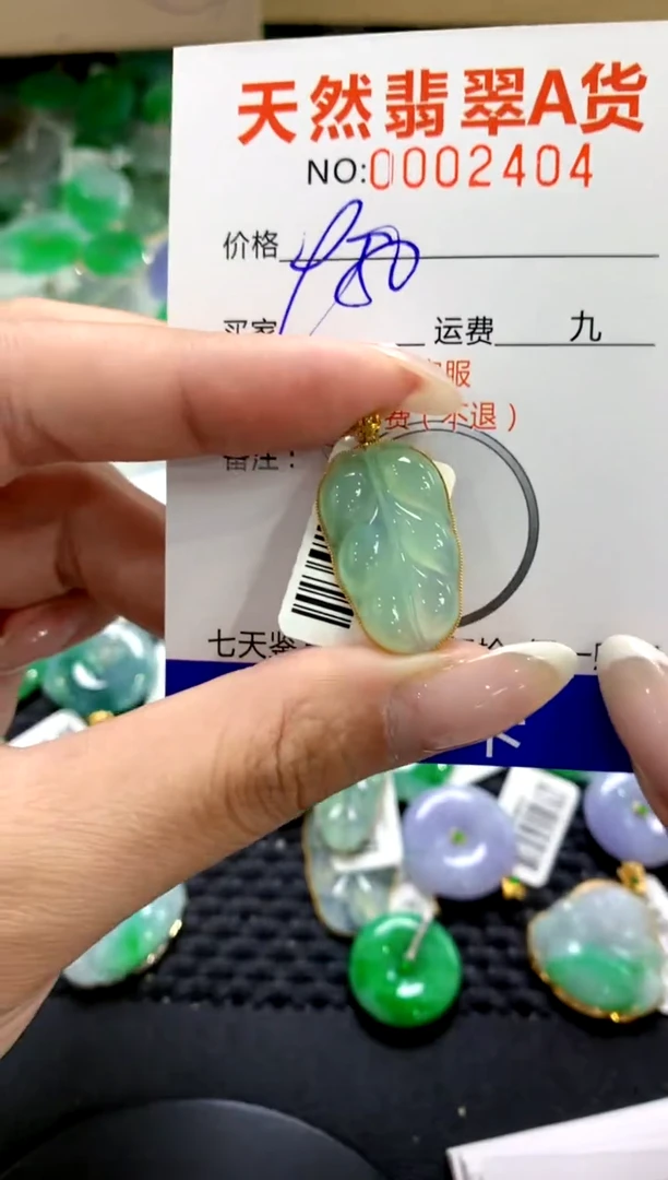 翡翠18K金镶嵌颈饰1111111111111111