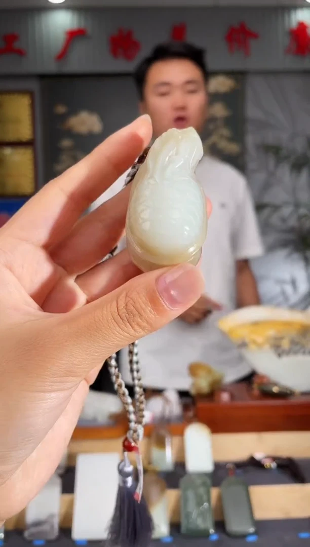 和田玉未镶嵌颈饰1