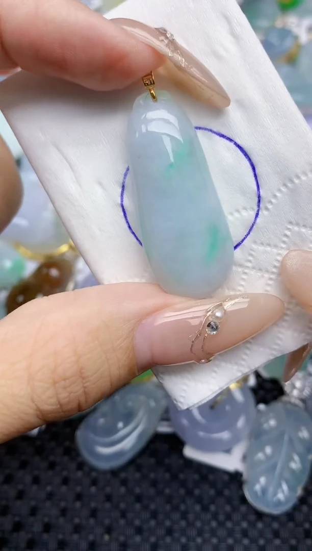 颈饰18K金镶嵌翡翠   天然翡翠A货  百元以上9米证书费自理