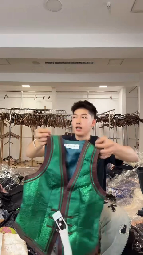 马甲   M   105斤以里