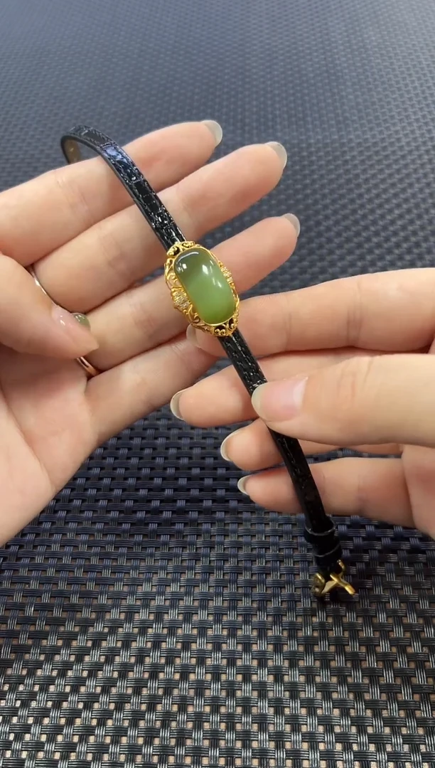 和田玉18K金镶嵌吊坠(不含链)（多样性发一件）HH0144