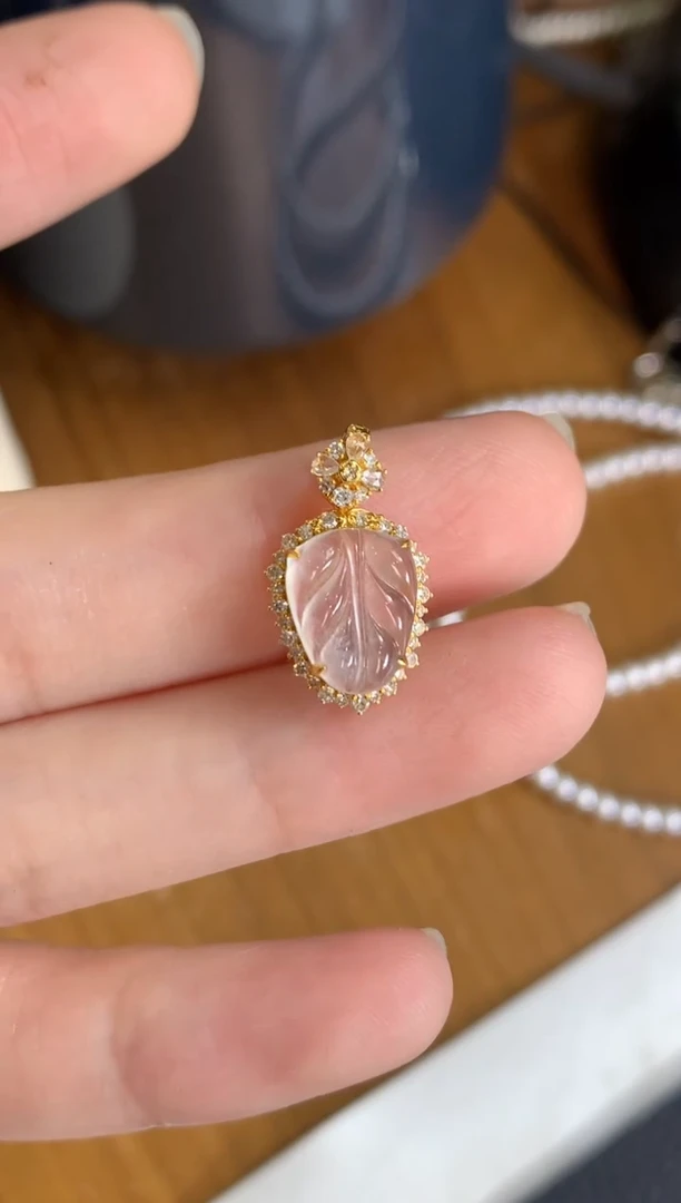 颈饰18K金镶嵌翡翠百搭扣叶子