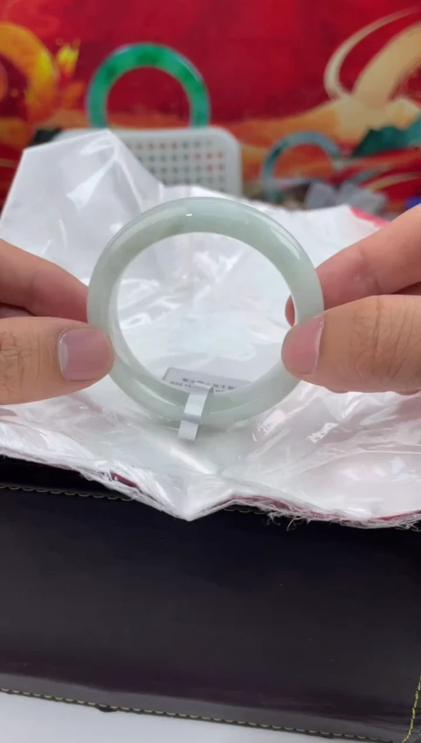 【闪购商品】翡翠手镯未镶嵌9翡翠手镯（微瑕）