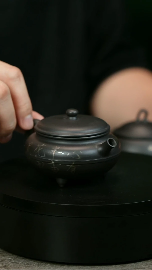 茶壶紫砂再*悦H1565余海燕君子兰三足描银炉鼎