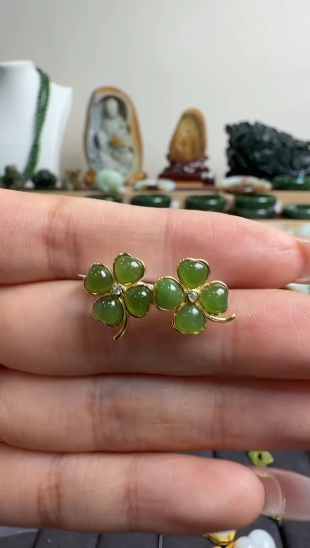 颈饰未镶嵌和田玉耳饰一对