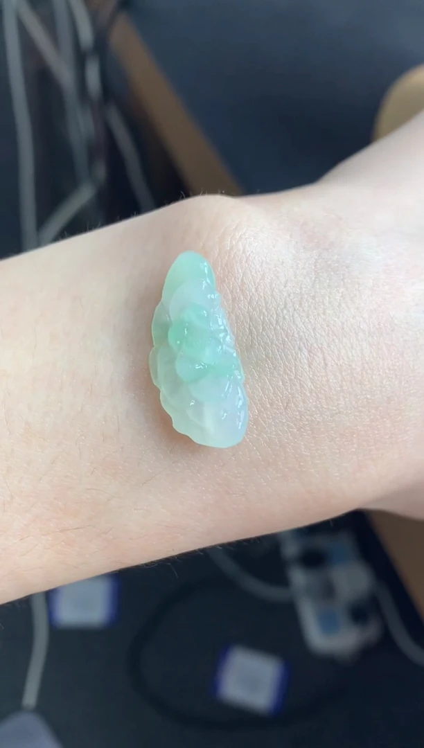 定制翡翠未镶嵌莲花