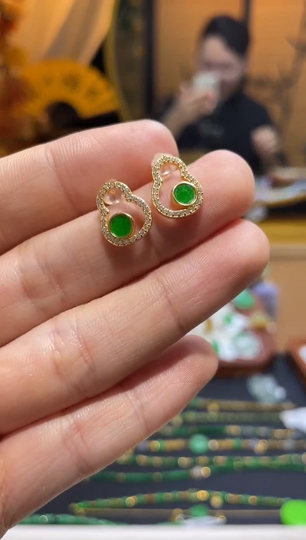 颈饰未镶嵌翡翠耳钉  百元以下不出证