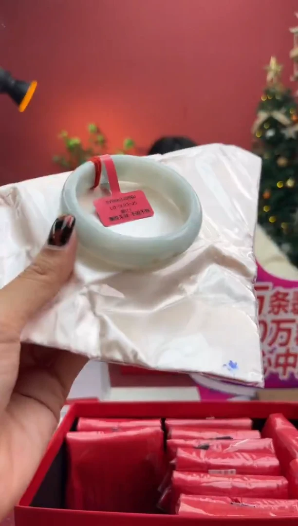 未镶嵌手镯（圆镯）翡翠翡翠手镯5