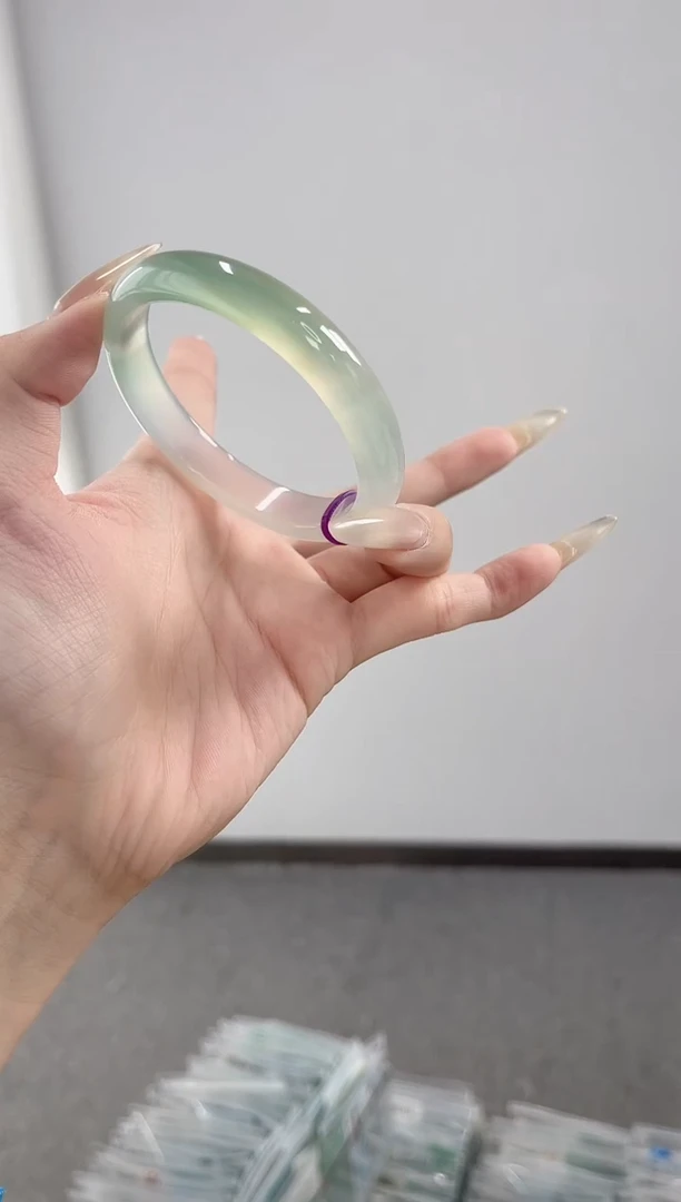 玛瑙/玉髓手镯未镶嵌56圈