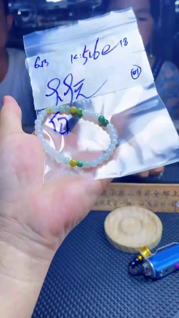 定制翡翠未镶嵌白**瑕天然缅甸A货翡翠，多样性发货只发其一