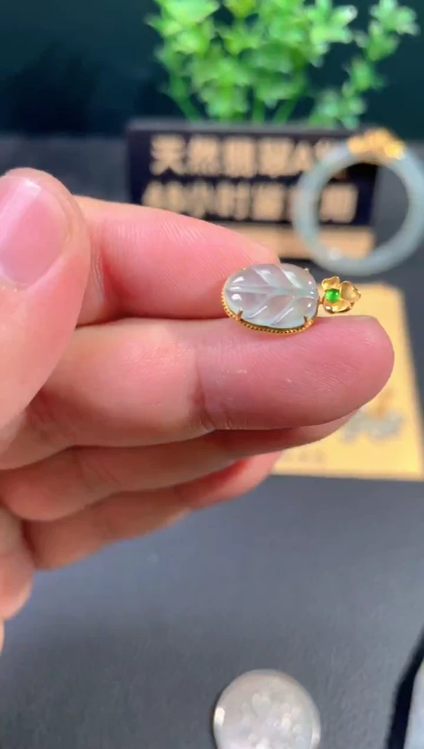 颈饰18K金镶嵌翡翠翡翠