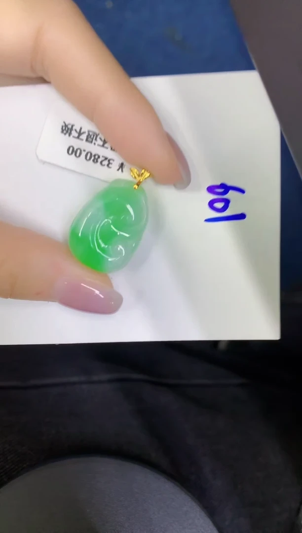 颈饰18K金镶嵌翡翠缅甸天然翡翠A货