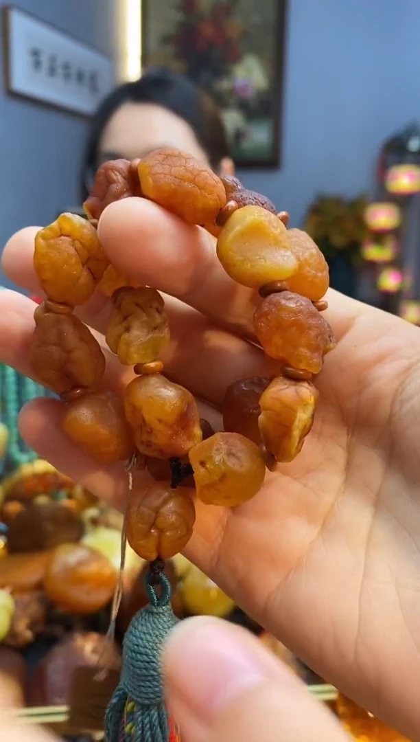 未镶嵌颈饰琥珀手持