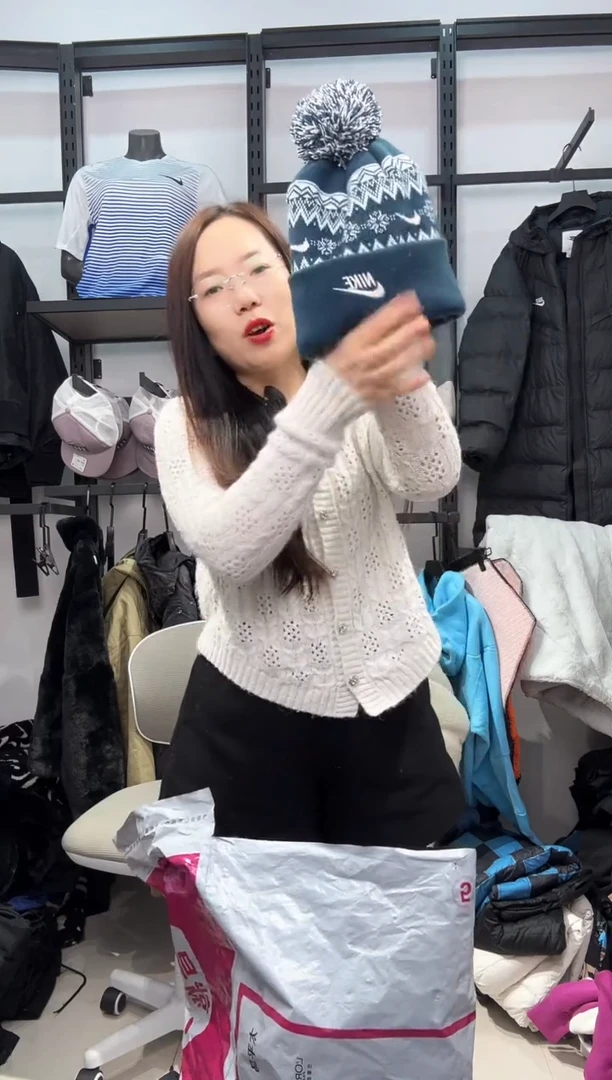 2133     编码  瑕疵直播间过款为准 尺码  ·