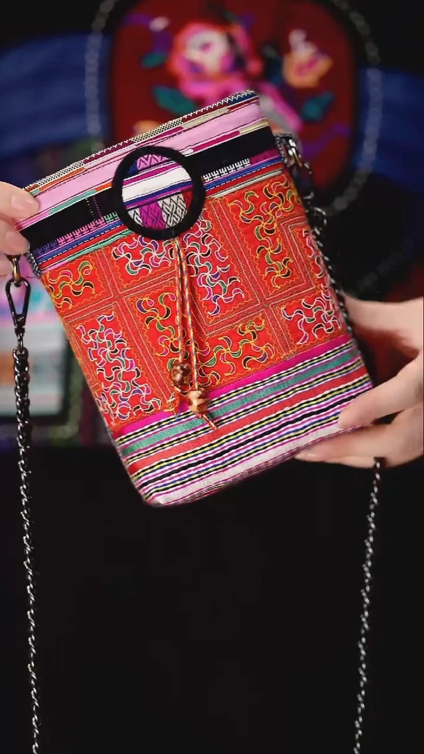 刺绣私人定制苗族手工包S9892