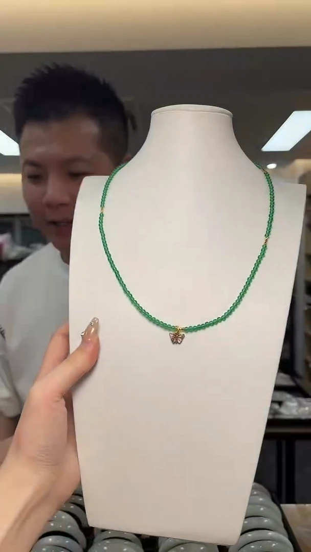 颈饰未镶嵌翡翠（多样性发一件）