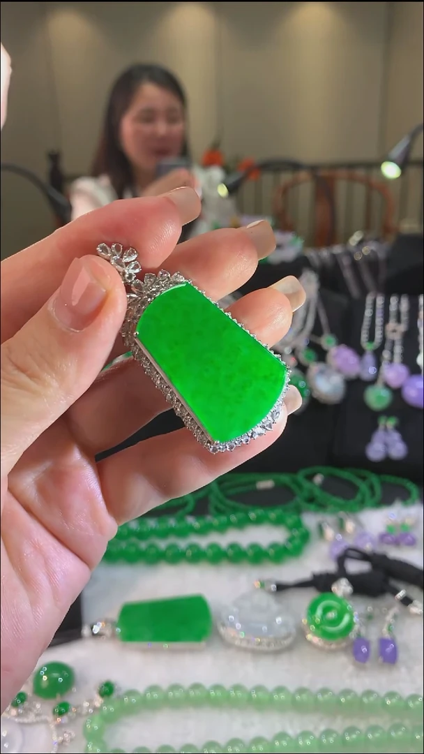 吊坠(不含链)18K金镶嵌翡翠吊坠