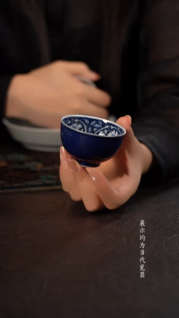 子润窑霁蓝蓝地茶花小碗杯