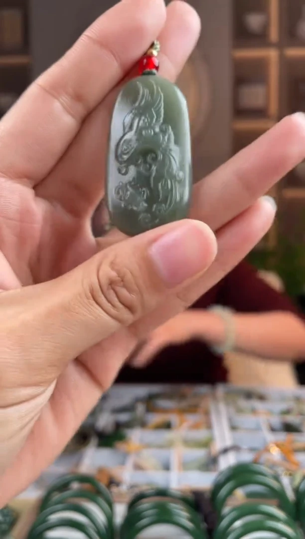 颈饰未镶嵌和田玉拍一发一，拍一发一