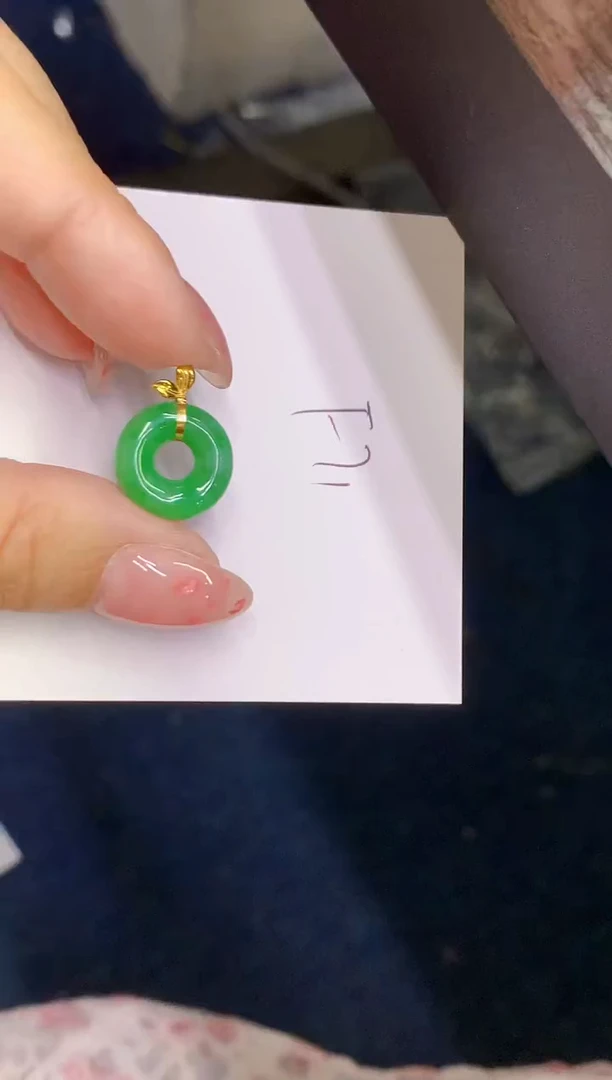 翡翠18K金镶嵌颈饰缅甸天然翡翠A货