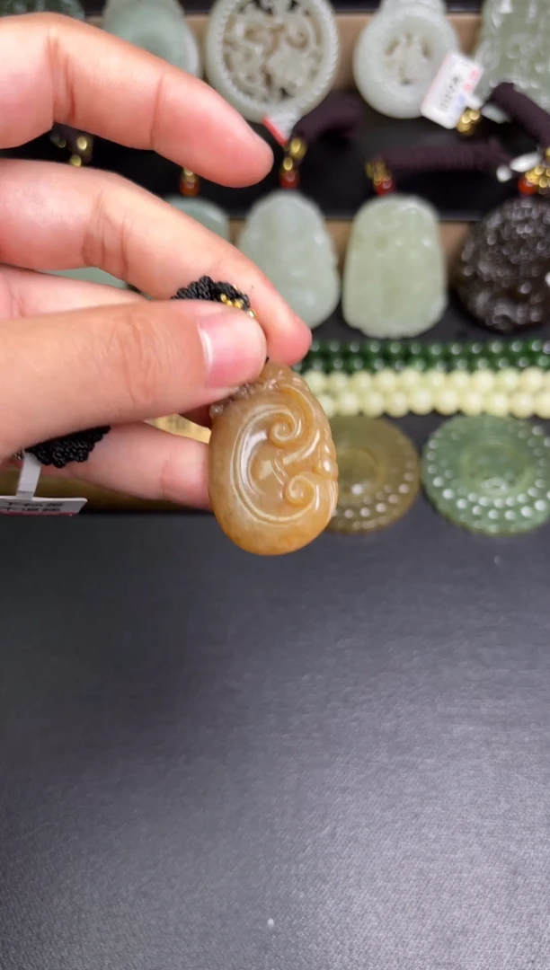 和田玉未镶嵌颈饰1