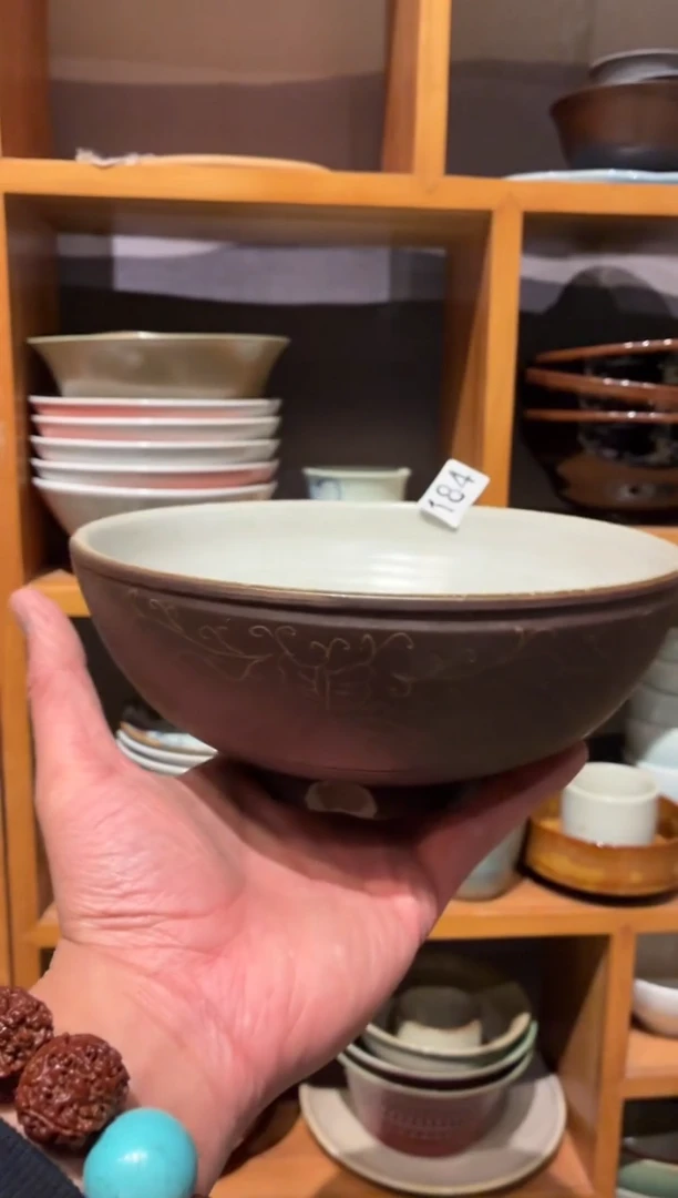 瓷片南*?184微瑕黑色手雕面碗1个