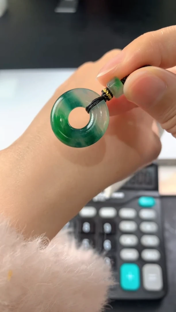 未镶嵌定制翡翠春****烟毛货抛光