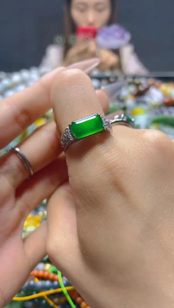 颈饰未镶嵌翡翠/H/翡翠A货，一件也是批发价