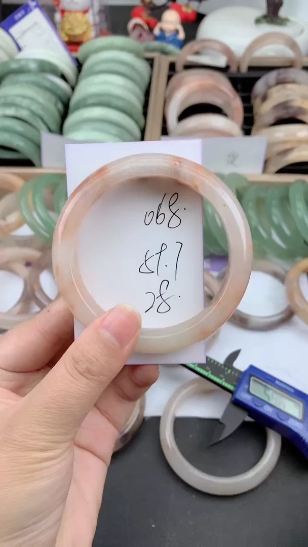 未镶嵌手镯石英质玉068