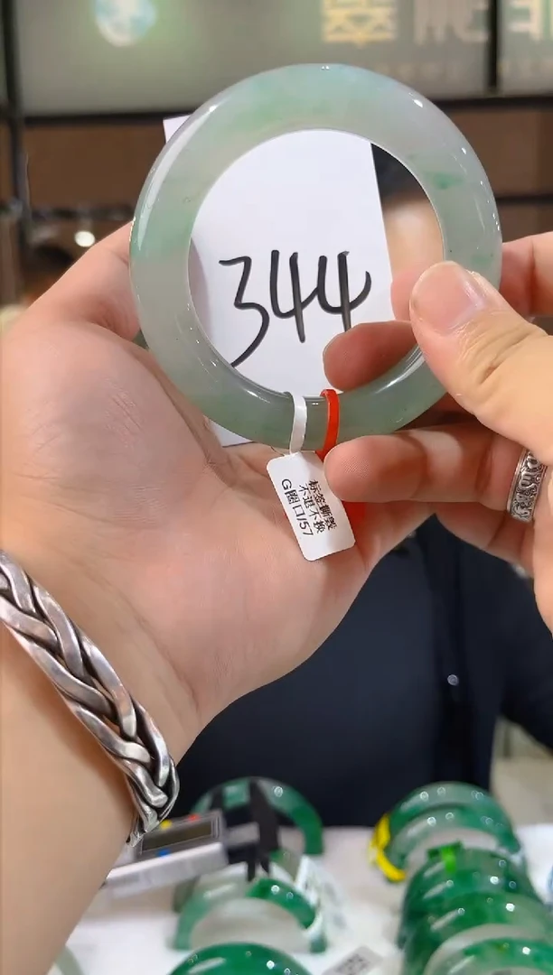 石英质玉（非洲翠）手镯未镶嵌天然冰飘花