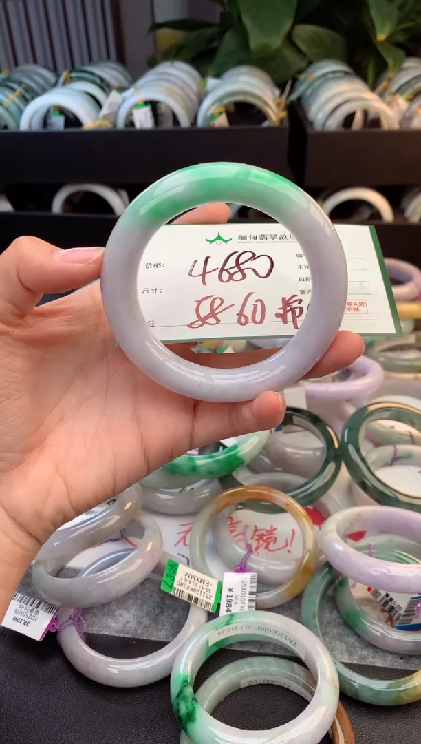 未镶嵌定制翡翠毛货需精细抛光+多人