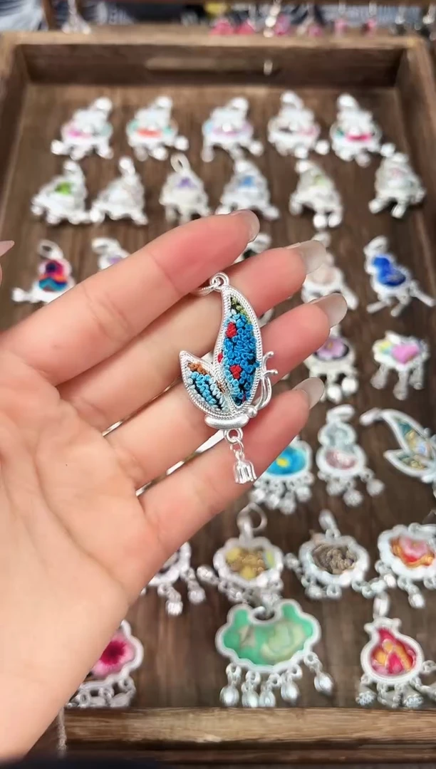 织绣民族风非遗老绣饰品558