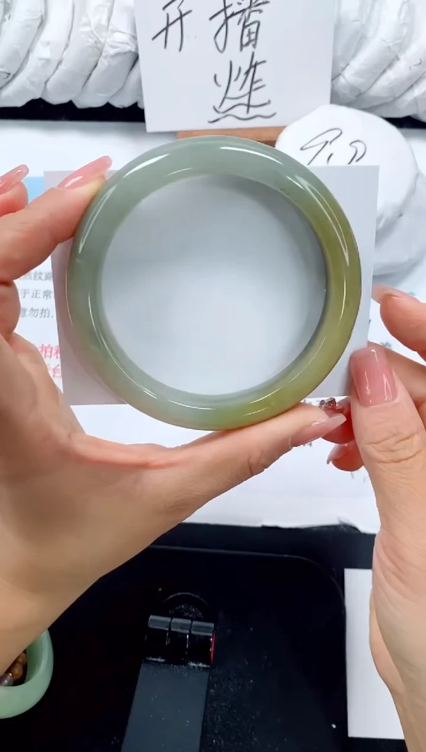 未镶嵌手镯石英质玉9-64.4