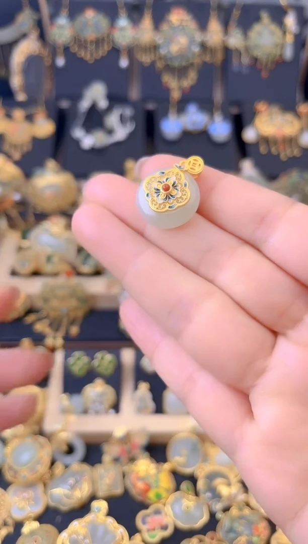 【闪购商品】和田玉吊坠银S925镀金镶嵌太阳花平安扣吊坠