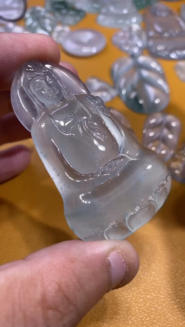 吊坠(不含链)未镶嵌翡翠观音36800  60.4  35.4  5.9