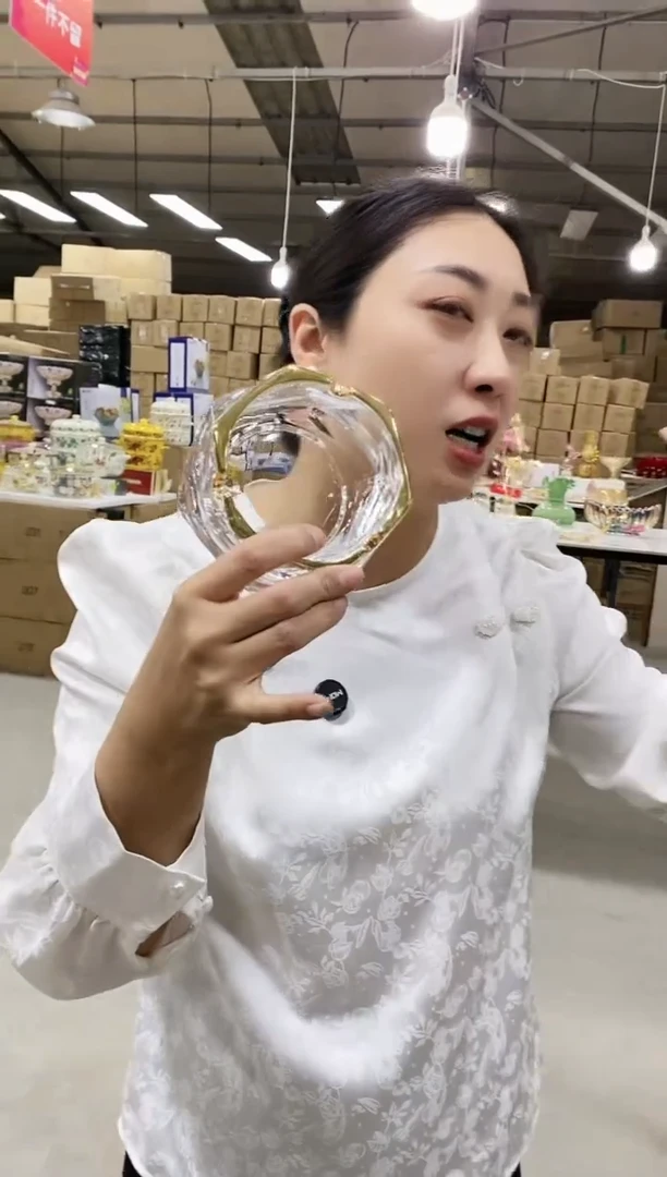 水晶玻璃描金六棱烟灰缸一个